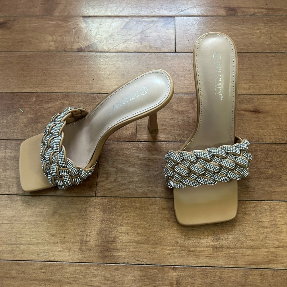 🤩 Beige Diamond Embellished Heels Size 8 1/2